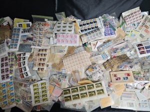 Worldwide Mystery Stamp Hoard More Than 100,000 Stamps!!!