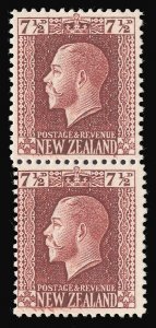 New Zealand 1915 KGV 7½d red-brown Mixed Perfs vertical pair MLH. SG 426b.