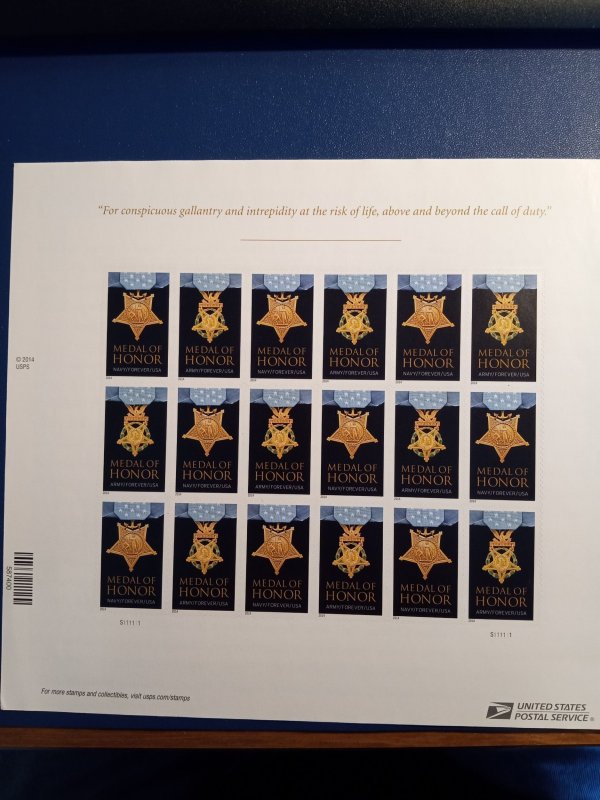 US# 4822-23, US Army / Navy Medal of Honor 4-ever stamps (20) in folio (2013)