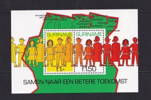 Surinam   #572  MNH  1981  sheet youth
