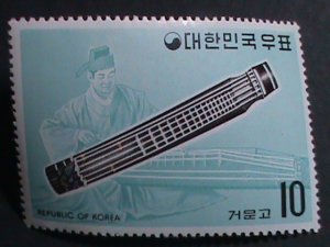​KOREA-1974 SC# 883 SIX STRINGED ZITHER-KOMUNKO-LARGE -MINT-STAMPS VERY FINE