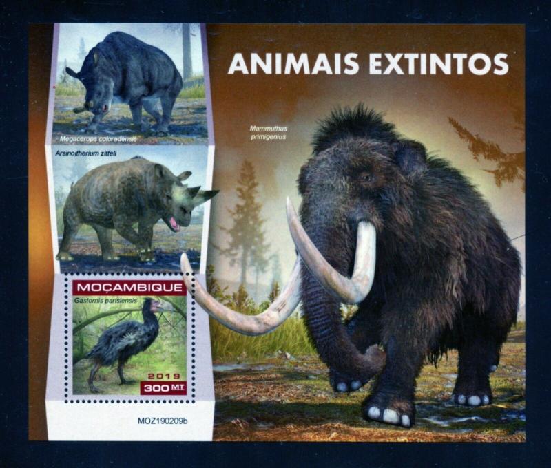 MOZAMBIQUE  2019 EXTINCT ANIMALS  SOUVENIR SHEET  MINT NH