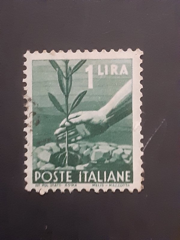 *Italy #468                  Used