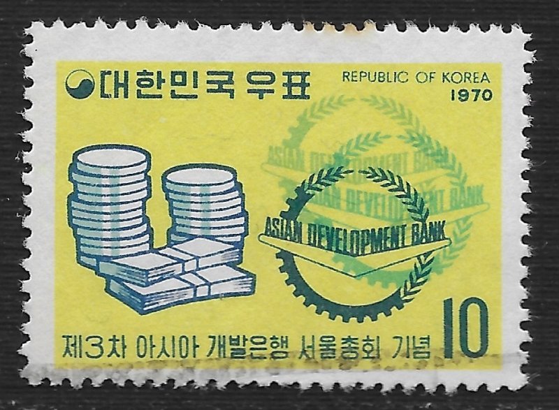 Korea #703 10w Money and Bank Emblem ~ Used