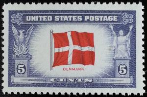 1943 5c Denmark Flag, Scandinavian Cross Scott 920 Mint F/VF NH