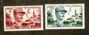 France # 692-692a Mint!