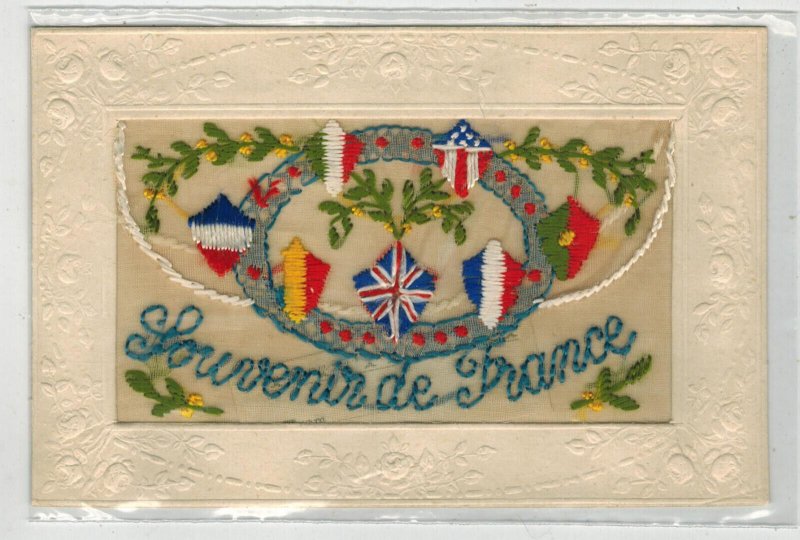 1918 WW1 EMBOSSED EMBROIDERED POSTCARD SOUVENIR OF FRANCE & FLAG INSIGNIAS
