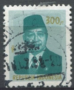 Indonesia Sc#1265 Used, 300r lt dl grn, bl grn & gold, President Suharto (1986)