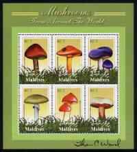 Maldive Islands 2001 (?) Fungi perf sheetlet #2 containin...