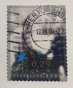 Netherlands 2004 Scott 1180h used - December stamp,  Dragging a Christmas tree