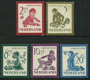 Netherlands # B219-23, Mint Hinge Remain