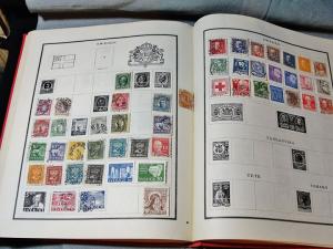 1946 Scott Modern Postage Stamp Album w/Stamps