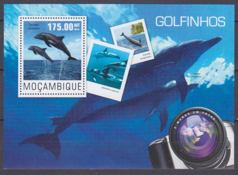 2014 Mozambique 7629/B965 Marine fauna - Dolphins 10,00 €