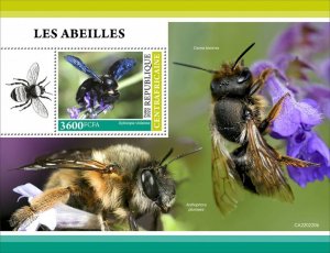 C A R - 2022 - Bees - Perf Souv Sheet  - Mint Never Hinged