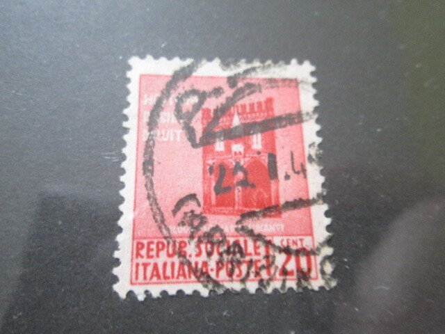 Italian Socialist Republic #18 used  2024 SCV = $0.75