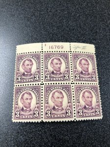 US 555 Lincoln 3C Plate Block Of 6 Very Fine Original Gum ( 1 Hinged , 5 Not )