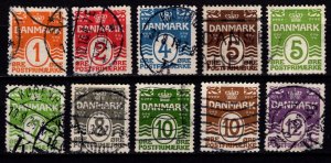 Denmark 1913-30 Definitives, solid background perf 14x14½, Part Set [Used]