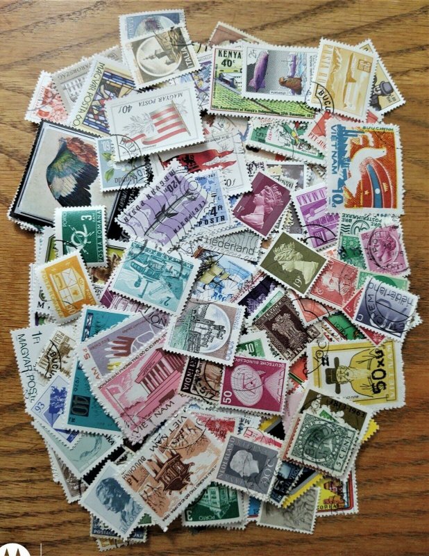 Worldwide stamp accumulation, kiloware ,collection  1000 off paper stamps