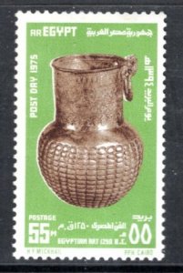 EGYPT  974 MNH Pharonic Golden Vase