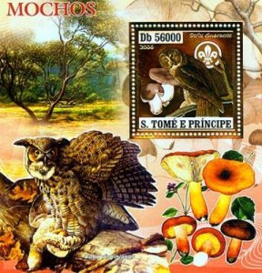 St Thomas - Owls & Mushrooms Gold Foil Souvenir Sheet ST6407bg