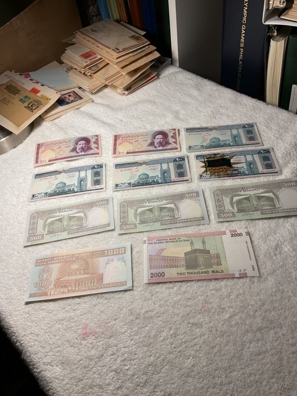 Iran-(-1990’s)-100,200,500,1000,2000 RIALS -CENTRAL BANK.lot of 11 UNCIRCULATED