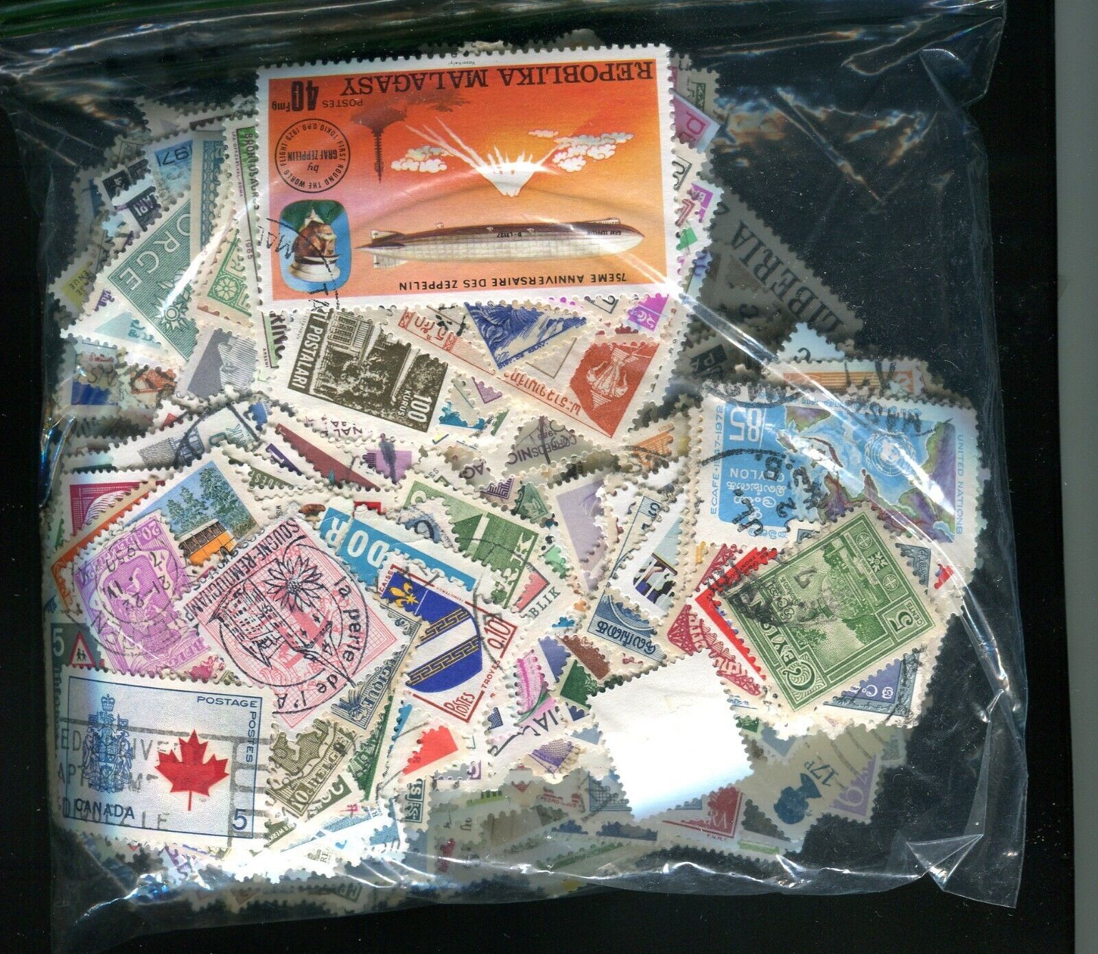 Wor40.4.0 Oz World OFF Paper Without USA Stamps Kiloware United