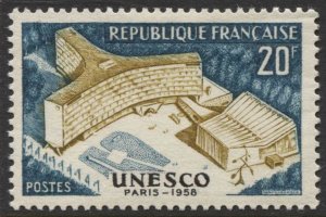 France #893 U.N.E.S.C.O. Issue MLH CV$0.30