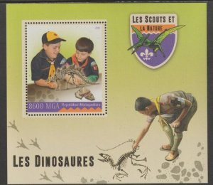 MADAGASCAR - 2016 - Scouts & Dinosaurs - Perf Min Sheet - MNH - Private Issue