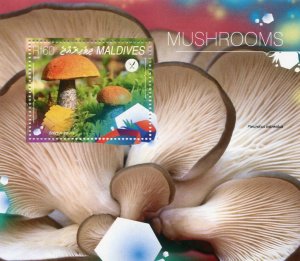 Maldive Islands 2014 MUSHROOMS FUNGI s/s Perforated Mint (NH)