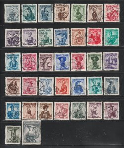 Austria 520-556 Set U Costumes, 542 Large Thin
