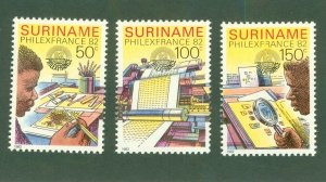 SURINAM 600-2 MNH SCV $3.00 BIN $2.00