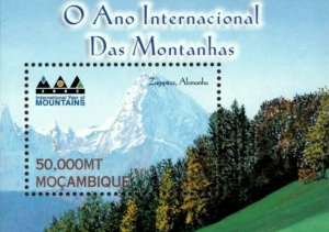 Mozambique 2002 - International Year of Mountains - Souvenir Sheet - 1522 - MNH