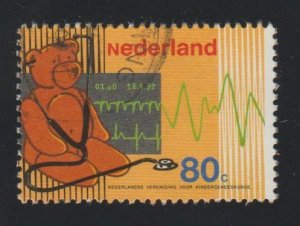 Netherlands 815 Bear and stethascope