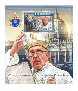 Mozambique - 2018 Pope Francis - Stamp Souvenir Sheet - MOZ18213b