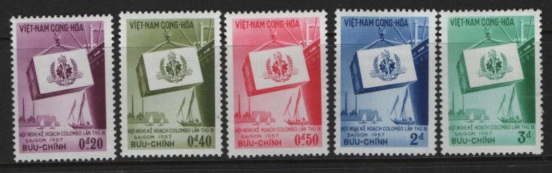 VIETNAM, 68-72, SET (5), HINGED, 1957, LOADING CARGO