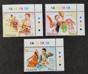 *FREE SHIP Malaysia Traditional Dance 2005 Costumes Attire (stamp plate MNH