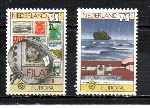 Netherlands 587-588 MNH