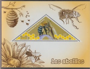 BEES perf deluxe sheet with TRIANGULAR VALUE mnh