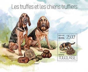 TOGO - 2013 - Mushrooms & Dogs - Perf Souv Sheet - Mint Never Hinged