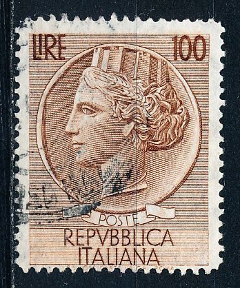 Italy #688 Single Used