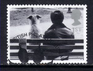 GB 2001 QE2 1st Cats & Dogs Owner & Dog on Bench used SG 2187 ( T507 )