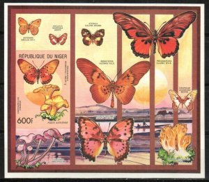 Niger Stamp 828  - Butterflies and mushrooms