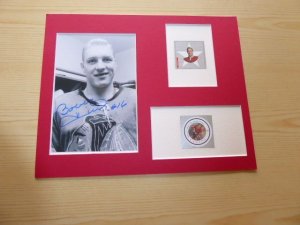 Bobby Hull NHL Canada stamp and mounted photograph mount size 8 x 10