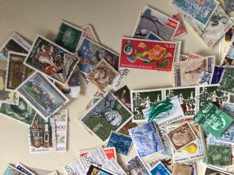 Worldwide stamps mixed used off paper loose stamps approx 250+ stamps A9788