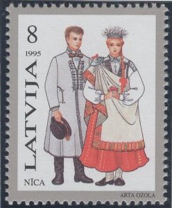 Latvia 1995 MNH Sc 400 8s Nica Couple Traditional Folk Costume