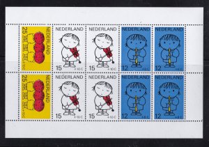 Netherlands Souvenir Sheet #B452a with pairs, MNH