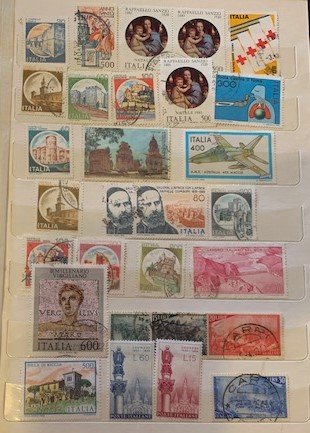 STAMP STATION PERTH Italy Collection ) in Album 700+ stamps Mint/Hinged