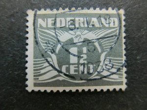 1926-39 A4P49F140 Netherlands Wmk Circles 1 1/2c Used-