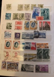 STAMP STATION PERTH Italy Collection ) in Album 700+ stamps Mint/Hinged