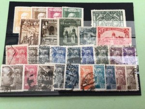 Spain 1930 -1946 mounted mint & used stamps  Ref A8879